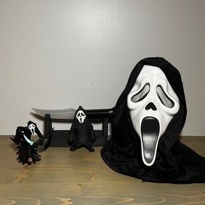 Scream merchandise, mask, knife, knife holder, figurines
